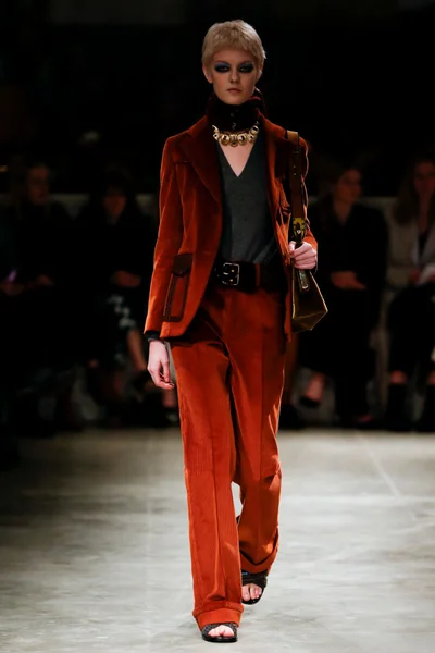 Look 3